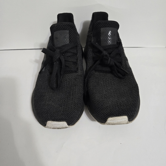 Adidas Swift run tennis shoe black lace up - Picture 2 of 10